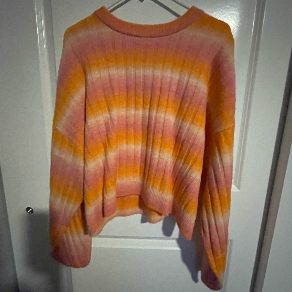 super cute H&M cropped sweater in large !
